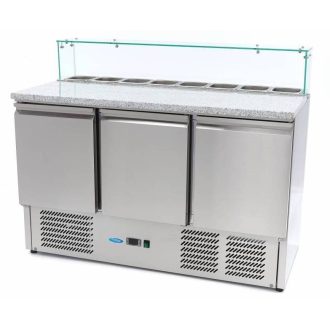   Maxima 09400208 Pizzaelőkészítő hűtött munkaasztal, háromajtós, 400 literes, üvegezett beépített feltéthűtővel (8xGN1/6)