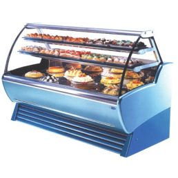   Süteményes hűtő vitrin, ventilációs hűtéssel, front és oldalpanellel ÚJ BEMUTATÓTERMI BERENDEZÉS KIS ESZTÉTIKAI HIBÁVAL.